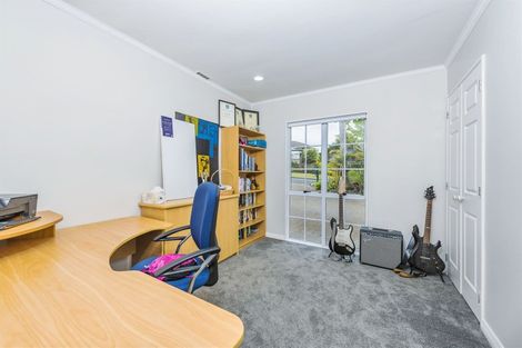 Photo of property in 9 Whiting Grove, West Harbour, Auckland, 0618