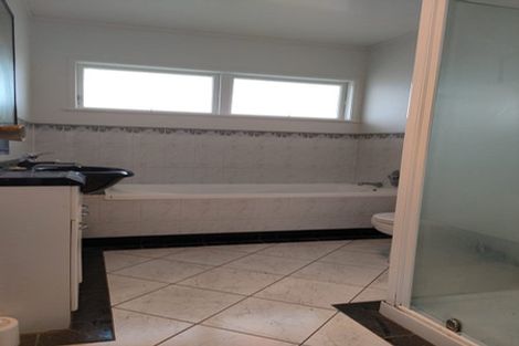 Photo of property in 80 Beechdale Crescent, Pakuranga Heights, Auckland, 2010