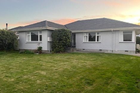 Photo of property in 11 Grimseys Road, Redwood, Christchurch, 8051