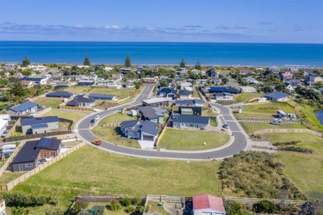 Photo of property in 55 Seagrass Place, Otaki Beach, Otaki, 5512