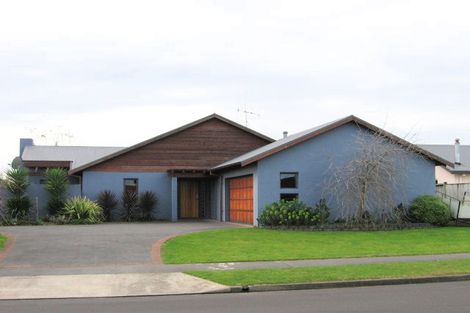 Photo of property in 14 Waiwherowhero Drive, St Andrews, Hamilton, 3200