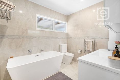 Photo of property in 23a Aberdeen Road, Castor Bay, Auckland, 0620