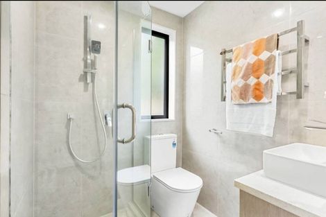 Photo of property in 122d Lancaster Road, Beach Haven, Auckland, 0626