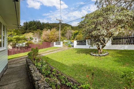 Photo of property in 7 Reid Road, Wainuiomata, Lower Hutt, 5014