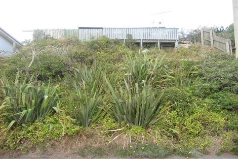 Photo of property in 90 The Parade, Paekakariki, 5034