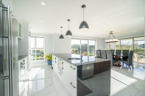 Photo of property in 2 Tutakarae Road, Kelvin Grove, Palmerston North, 4470