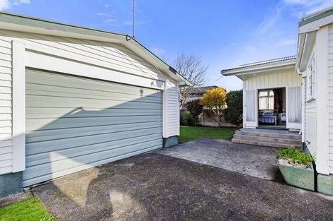 Photo of property in 64 Cambridge Terrace, Waterloo, Lower Hutt, 5011