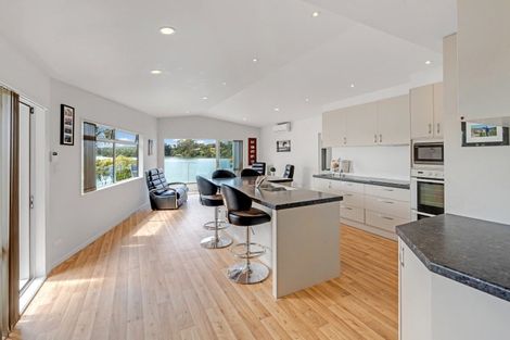 Photo of property in 47 Pohutukawa Avenue, Shelly Park, Auckland, 2014