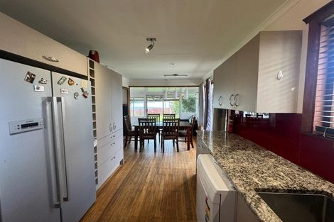 Photo of property in 28 Woodford Avenue, Henderson, Auckland, 0610
