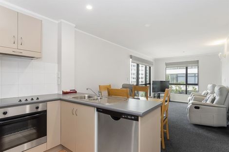 Photo of property in 23 Maunganui Road, Mount Maunganui, 3116