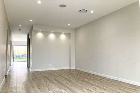 Photo of property in 32 Pilot Drive, Hobsonville, Auckland, 0616