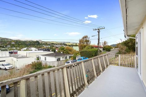 Photo of property in 6c Rewa Terrace, Tawa, Wellington, 5028