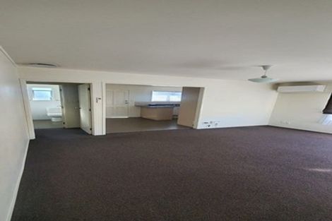 Photo of property in 1/21 Target Road, Totara Vale, Auckland, 0629
