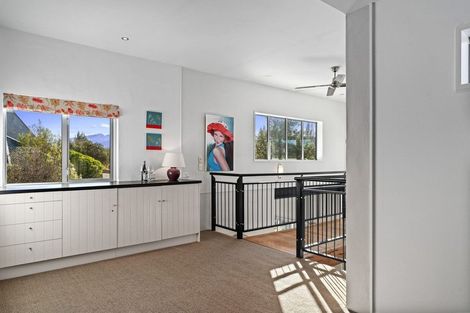 Photo of property in 17 Morrows Mead, Wanaka, 9305