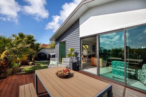 Photo of property in 2 Matau Lane, Ferndale, New Plymouth, 4310