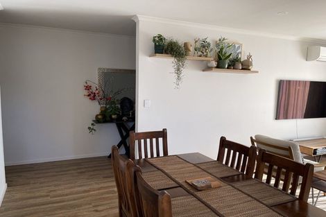 Photo of property in 1 Verdot Close, Kumeu, 0810