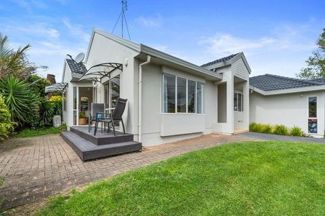 Photo of property in 2/893 Beach Road, Waiake, Auckland, 0630