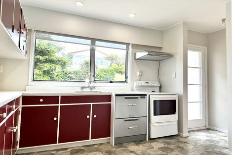 Photo of property in 18 Oakleigh Street, Maungaraki, Lower Hutt, 5010