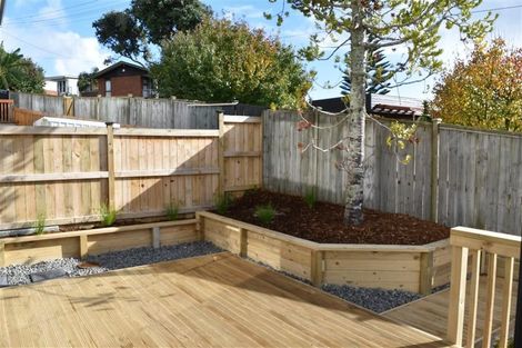 Photo of property in 18 Lyons Avenue, Murrays Bay, Auckland, 0630