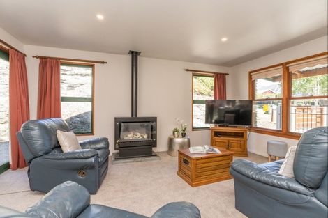 Photo of property in 24 Cornwall Street, Arrowtown, 9302