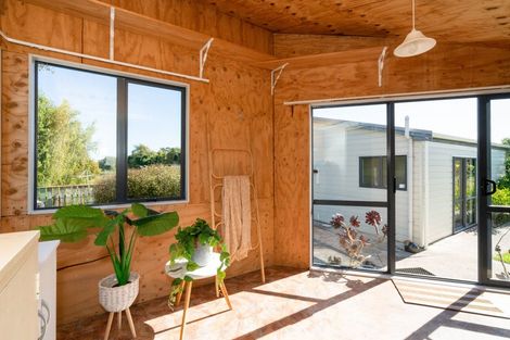 Photo of property in 3 Avenue North Road, Levin, 5510