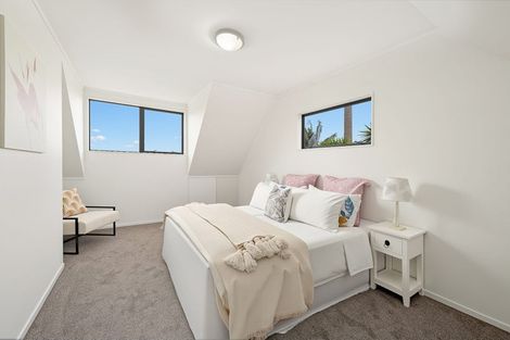 Photo of property in 54 Zefiro Drive, Massey, Auckland, 0614