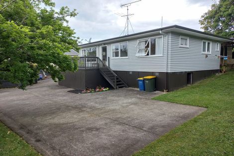 Photo of property in 1/28 Fairclough Road, Beach Haven, Auckland, 0626