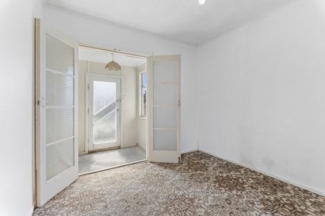 Photo of property in 44 Egmont Road, Waiwhakaiho, New Plymouth, 4312