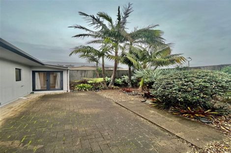 Photo of property in 38 Vinograd Drive, Te Atatu Peninsula, Auckland, 0610