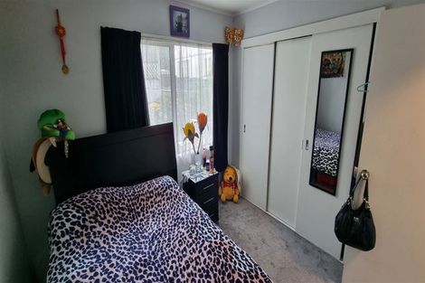 Photo of property in 8a Fruitvale Road, New Lynn, Auckland, 0600