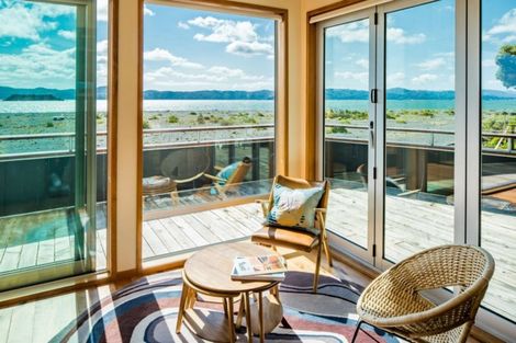 Photo of property in 42 Pukatea Street, Eastbourne, Lower Hutt, 5013