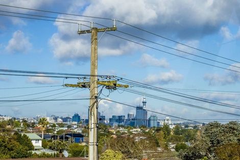 Photo of property in 1/22 Alamein Avenue, Belmont, Auckland, 0622