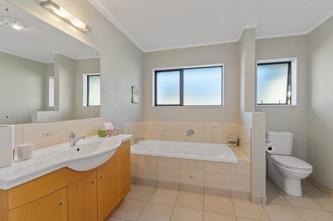 Photo of property in 6 Queens Road, Waikanae Beach, Waikanae, 5036