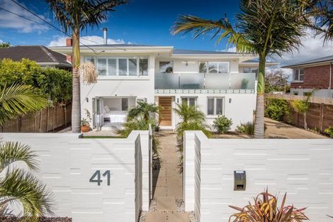 Photo of property in 2/41 Merani Street, Narrow Neck, Auckland, 0622