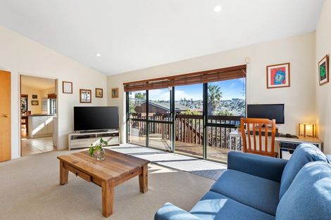 Photo of property in 12/76 Target Road, Totara Vale, Auckland, 0629