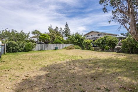 Photo of property in 41 Queens Road, Waikanae Beach, Waikanae, 5036