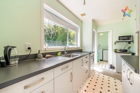 Photo of property in 5 Ruth Grove, Karori, Wellington, 6012