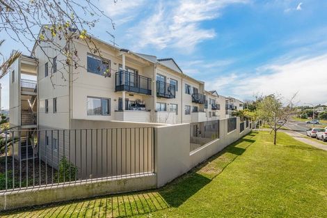 Photo of property in 13d/71 Spencer Road, Oteha, Auckland, 0632