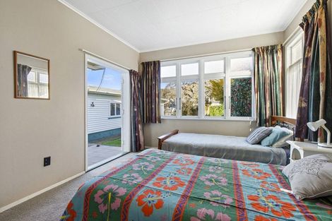 Photo of property in 64 Cambridge Terrace, Waterloo, Lower Hutt, 5011