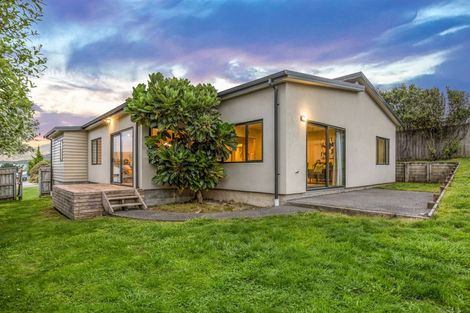 Photo of property in 7 Kaweka Close, Aotea, Porirua, 5024