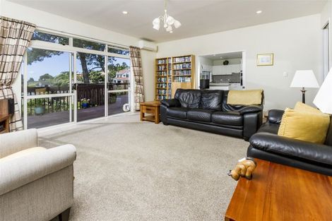 Photo of property in 17 Bushglen Court, Browns Bay, Auckland, 0630