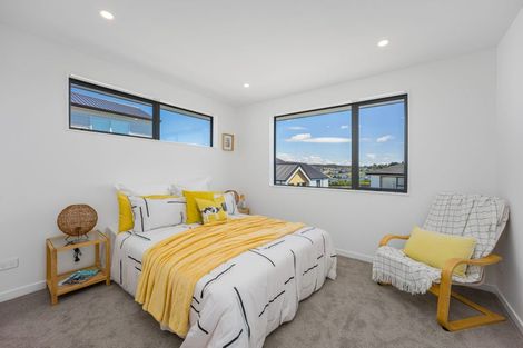 Photo of property in 15 Dulcie Way, Orewa, 0931