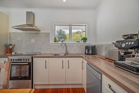 Photo of property in 4 Ocean Beach Road, Tairua, 3508