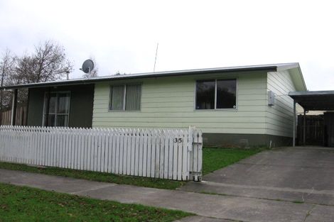 Photo of property in 35 Suzanne Grove, Kelvin Grove, Palmerston North, 4414