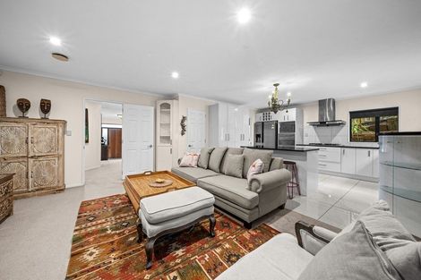 Photo of property in 1 Waldorf Crescent, Orewa, 0931