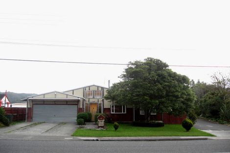 Photo of property in 24 Glen Road, Stokes Valley, Lower Hutt, 5019