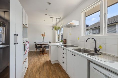 Photo of property in 58 Vodanovich Road, Te Atatu South, Auckland, 0610