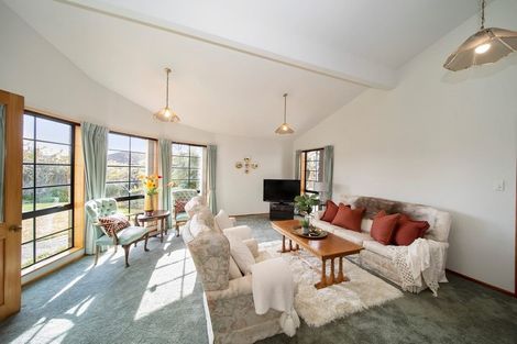 Photo of property in 11 Kinross Drive, Merrilands, New Plymouth, 4312