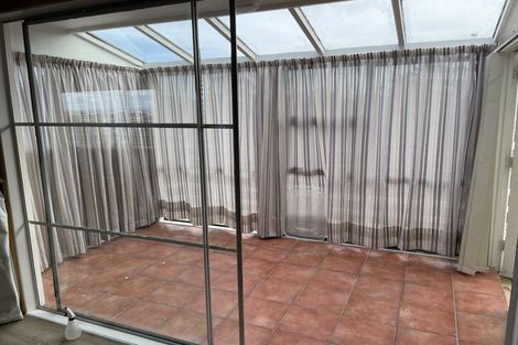 Photo of property in 166 Carlisle Road, Northcross, Auckland, 0632