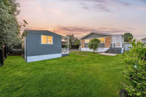 Photo of property in 2/17 Roberts Road, Te Atatu South, Auckland, 0610